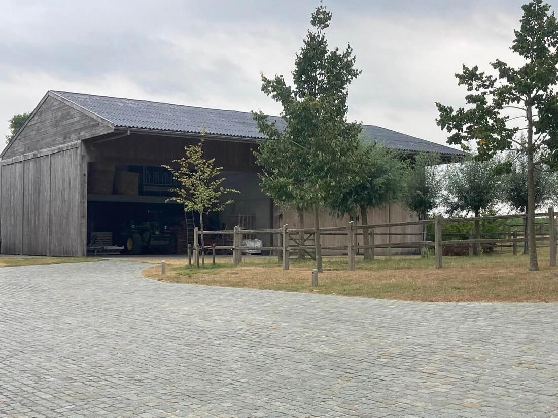 De stalgebouwen van De Spikerhoeve